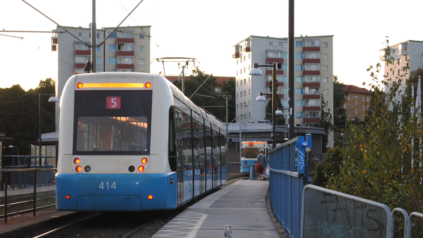 Spårvagnar vid Vårväderstorget i Biskopsgården i Göteborg