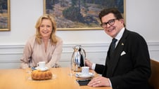 Artikelbild för artikeln: C-ledaren får uppdraget att lösa regeringskrisen – ska samtala med SD