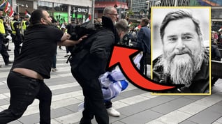Artikelbild för artikeln: Här attackeras Roger Sahlström av Palestina-aktivist