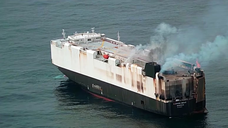 Artikelbild för artikeln: Elbilsbrand tvingade besättning överge fartyg – växande säkerhetsrisk för sjöfarten