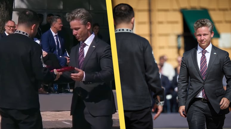 Artikelbild för artikeln: Här får Pål Jonson medalj av Zelenskyj under firande i Kiev