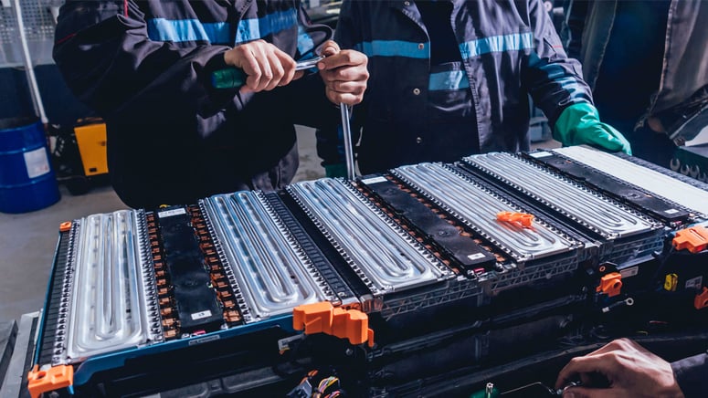 Artikelbild för artikeln: Global krasch hotar - enorm överkapacitet av elbilsbatterier