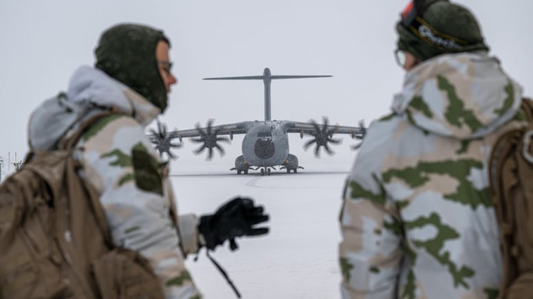 Artikelbild för artikeln: DR: Danmark flyger in förstärkningar till Grönland