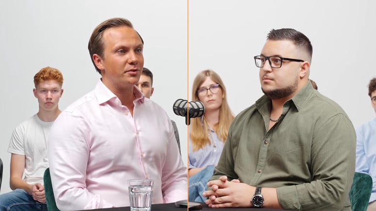 Artikelbild för artikeln: VIDEO: Se när SD-toppen avväpnar socialdemokrater - en efter en