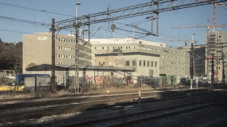 Artikelbild för artikeln: Skärpta anhörigregler: Två års väntan och högre försörjningskrav